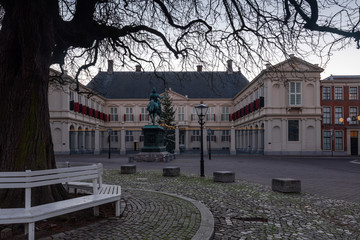 Fototapeta na wymiar public square in front of Noordeinde Palace