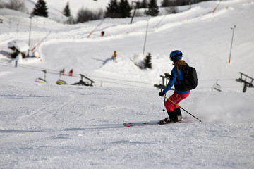 Fototapeta na wymiar Female skier riding the slope