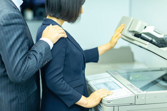 会社　上司　謝罪　不倫　社内
