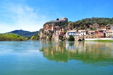 Miravet visto desde el Ebro