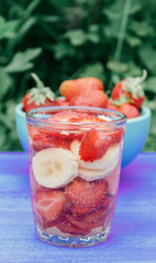 detox smoothies with strawberries and banana