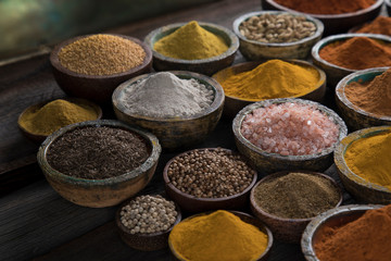 Obraz na płótnie Canvas Aromatic spices on wooden background
