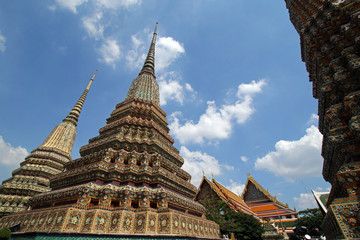 Naklejka premium Phra Maha Chedi Si Rajakarn, group of four large stupas in Wat Pho temple complex, Bangkok