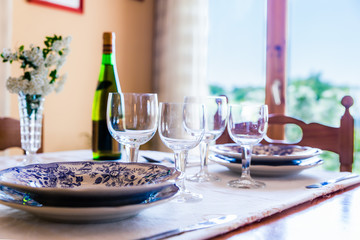 mesa preparada para comer