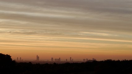 Naklejka premium sunset over city