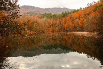 Fototapeta na wymiar seven Lakes National Park, Autumn, Turkey