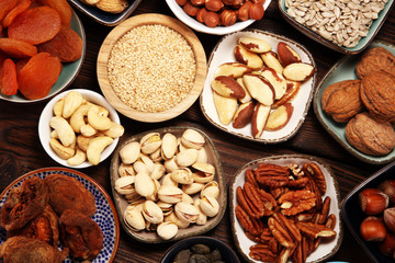 Composition with dried fruits and assorted healthy nuts