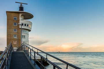 Cuxhaven Radarturm im Sonnenuntergang Querformat