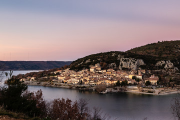 Fototapeta na wymiar the village of Bauduen, in Provence