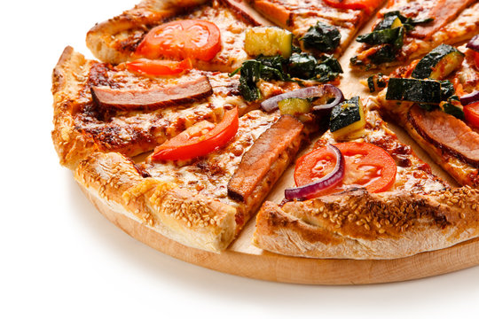 Pizza with beacon and vegetables