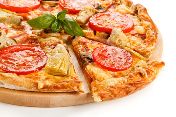 Pizza with mushrooms and artichokes