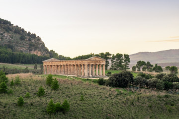 Fototapeta premium Doric greek temple of Segesta in Sicily, Italy