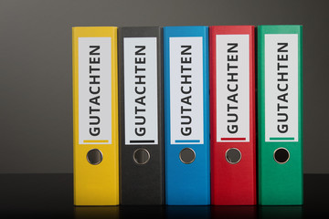 Aktenordner mit Beschriftung Gutachten