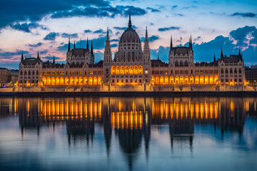 Fototapeta na wymiar Hungarian Parliament at sunrise