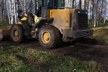 Fototapeta na wymiar bulldozer performs excavation work