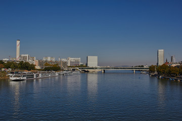 Fototapeta premium Panorama von der Mittleren Brücke in Basel