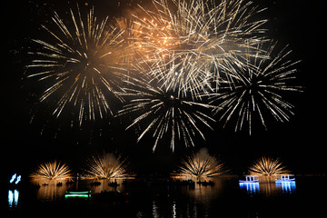 LAGO DI PUSIANO ED I SUOI FUOCHI D'ARTIFICIO