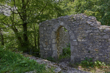 Die Burg Alt-Schauenburg bei Frenkendorf