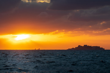 長崎の軍艦島と夕陽