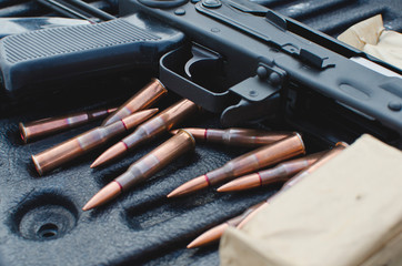 The rounds and the gun on the trunk at the range ready to go. 