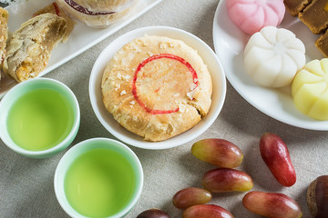 Chinese Mid-Autumn Moon Cake / Chinese Refreshment Biscuits
