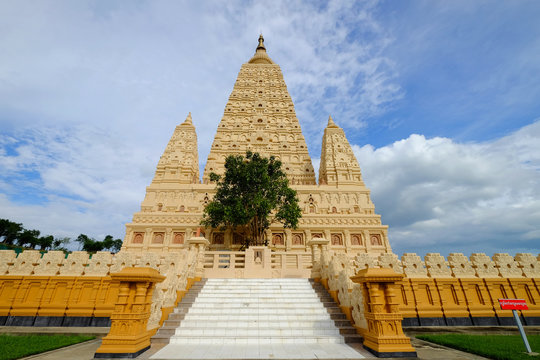Front face of Thatta Thattaha Maha Bawdi Pagoda in Naypyitaw, capital city of Myanmar, with the red sign in Burmese language means Do Not Spit In This Area