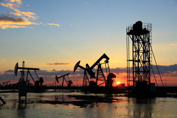 Oil fields in the evening, oil field derrick in the evening,