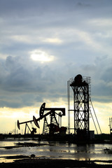 Fototapeta na wymiar Oil fields in the evening, oil field derrick in the evening,