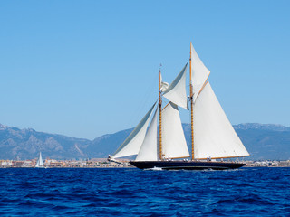 velero clásico en la bahía de Palma, Mallorca © Miguel