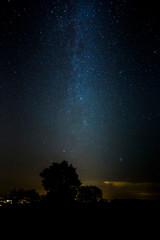 Naklejka premium Milchstraße über der Landschaft