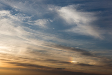 Wolken im Sonnentunergang