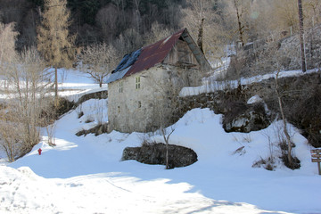 maison sous la neige