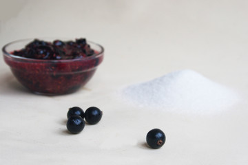 Currants in a glass bowl with sugar. Candid.