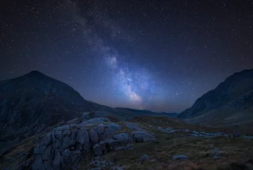 Foto op Canvas Digitaal samengesteld beeld van de Melkweg van een prachtig dramatisch landschapsbeeld van de Nant Francon-vallei in Snowdonia © veneratio