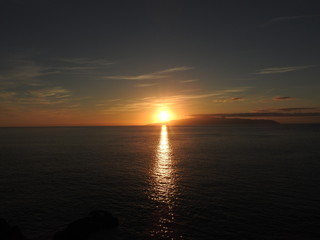 Obraz premium sun setting over the sea