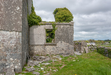Fototapeta na wymiar building remains in Connemara