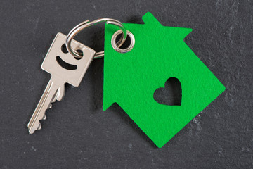 Haustürschlüssel mit Anhänger