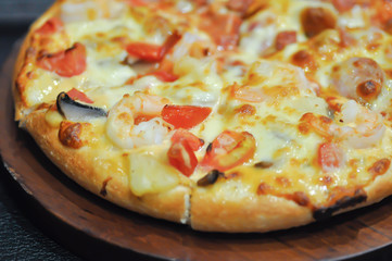 shrimp pizza or seafood pizza