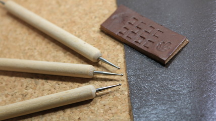 レザークラフト カービング用工具 鉄筆３本とレザー