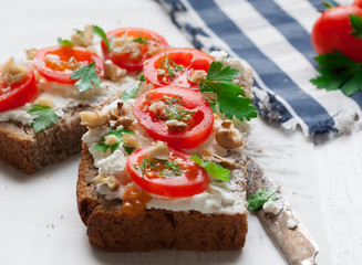 bruschetta with tomato and basil