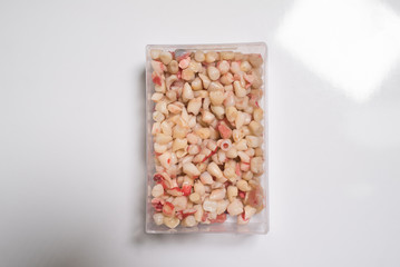 teeth, dentures, in large quantities in a plastic box