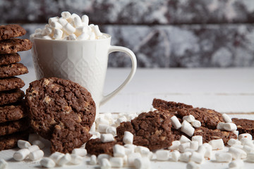 Coffee drink with marshmallows and homemade cookies.