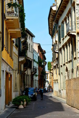 Fototapeta na wymiar Narrow street in old italian town
