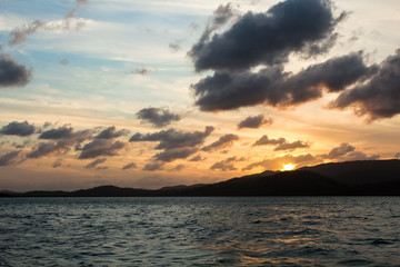 Naklejka premium Sunset over Whitsunday Islands as seen during a yacht cruise in the evening (Whitsunday Islands, Queensland, Australia)