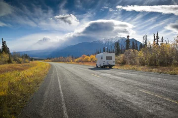 Fototapeten Alaska Highway in der Nähe von Destruction Bay, Yukon, Kanada © Reinhard Tiburzy