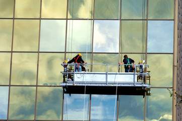 Exterior Window Cleaning on High Rise