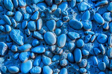 Piedras azules/ Fondo de piedras pintadas de color azul de una fachada