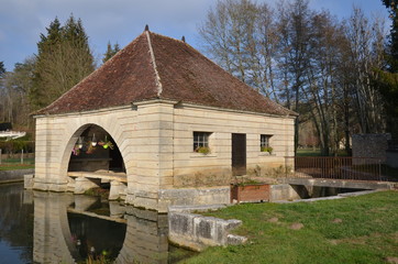 LAVOIR DU 19 éme SIECLE) VOUTENAY SUR CURE (YONNE) FRANCE