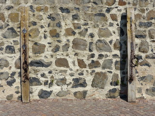 Pranger an der alten Stadtmauer in Fritzlar