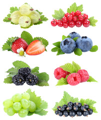 Beeren Sammlung Erdbeeren Blaubeeren Weintrauben Trauben Himbeeren Früchte isoliert Freisteller...